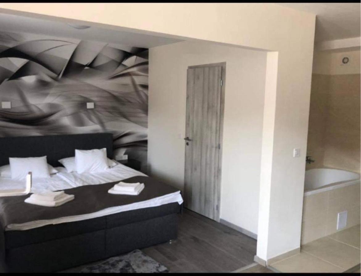 Brill Hotel Bekescsaba Exteriér fotografie