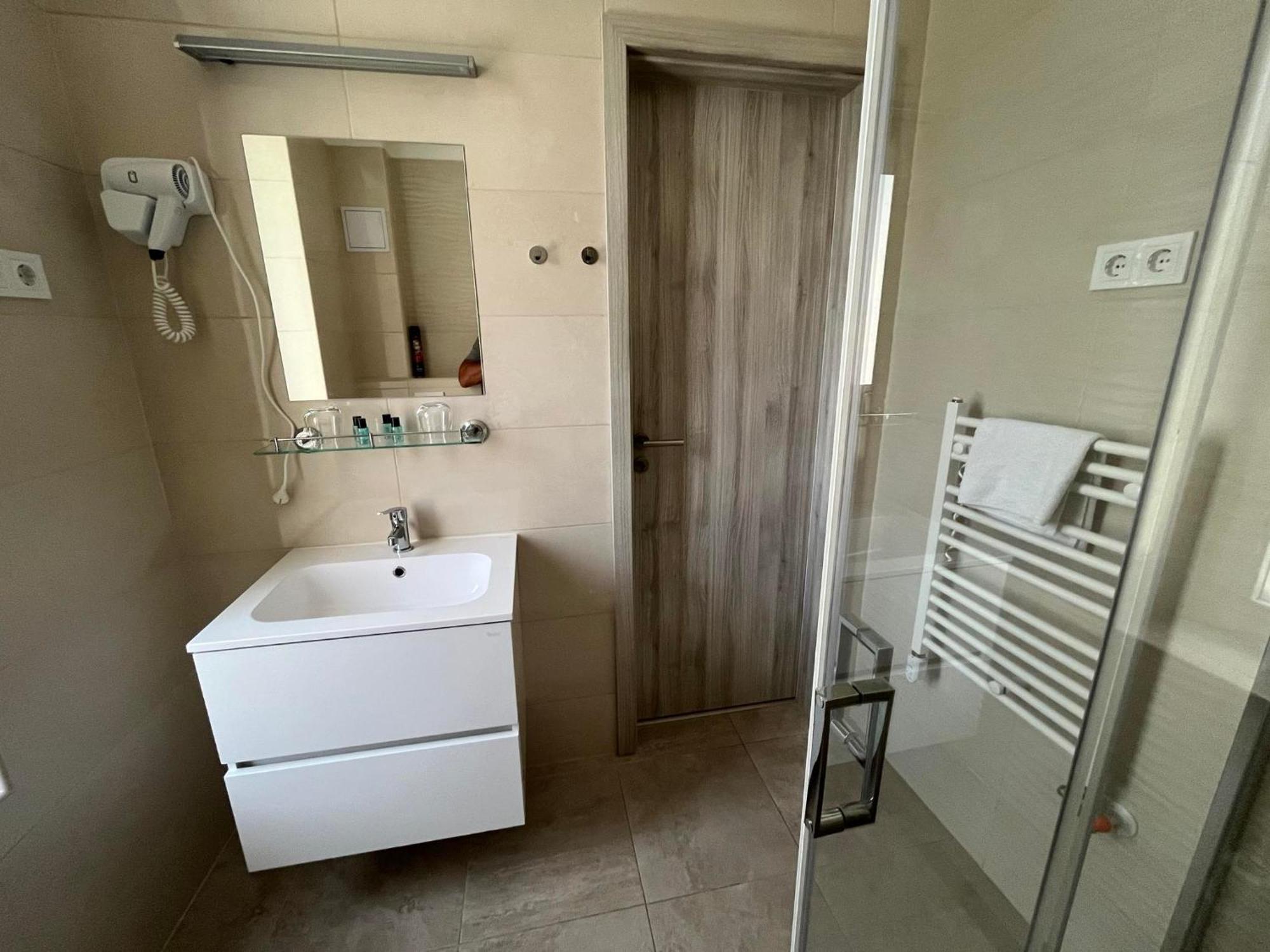 Brill Hotel Bekescsaba Pokoj fotografie